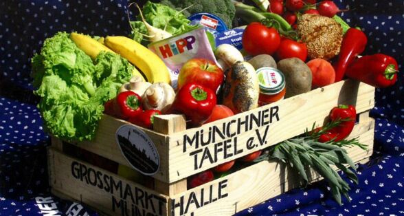 Bild das eine Kiste voller Lebensmittel abbildet