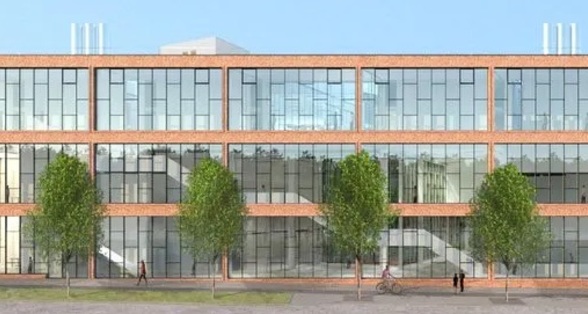 Friess Technik Rischart Baustelle. Architektur-Visualisierung des Rischart-Neubaus an der Theresienhoehe in Muenchen. Das mehrgeschossige Gebaeude    zeigt eine moderne Fassade aus Klinker und grossen Glasflaechen. Im Vordergrund stehen junge Baeume entlang der Gebaeudeseite.