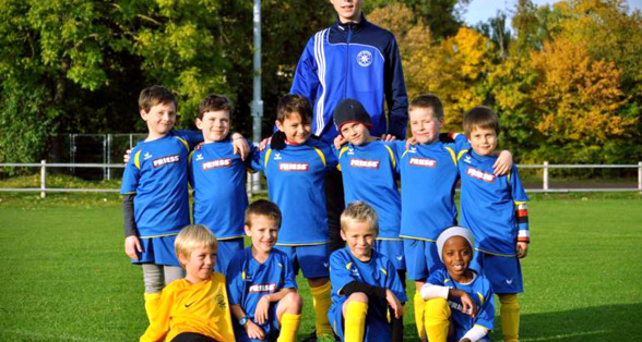 Bild das ein Kinderfußballteam abbildet